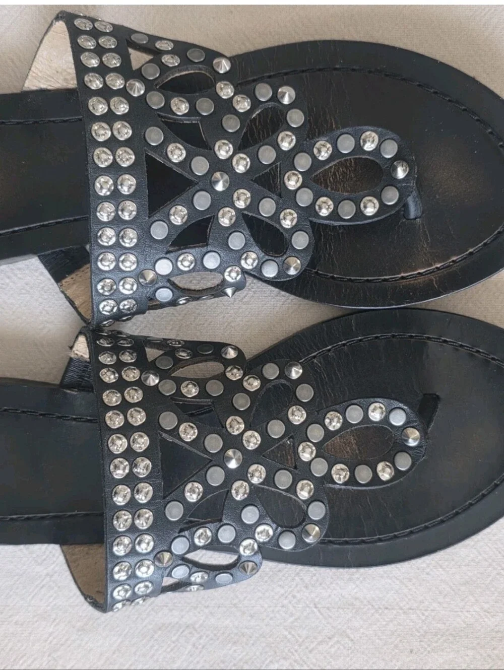 Frye Rachel Stud Thong 72558 Sandals Flats Black With Silver Studs Women's 8.5